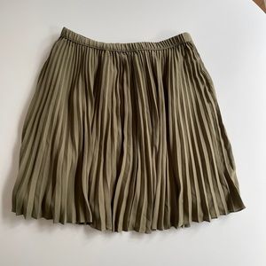 Banana Republic Pleated Green Skirt